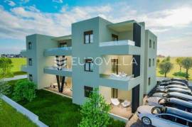 Vodice, modern one-bedroom apartment with a private garden in a quality new build