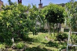 Historische Villa – Wohnung mit Gewerbefläche und Garage in der Nähe der Arena von Pula