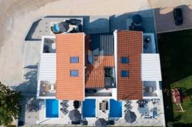 Poreč, surroundings, urban villa within walking distance to the sea
