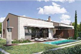 Modern Semi-Detached Family Home with Private Pool and Gallery