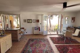 A Cosy 85 M2 Flat With 3 Bedrooms, Terrace And Private Parking Space, At The Foot Of Mont Saint-Clair. A Cosy 85 M2 Flat With 3 Bedrooms, Terrace And Private Parking Space, At The Foot Of Mont Saint-Clair.