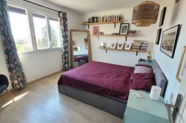 A Cosy 85 M2 Flat With 3 Bedrooms, Terrace And Private Parking Space, At The Foot Of Mont Saint-Clair. A Cosy 85 M2 Flat With 3 Bedrooms, Terrace And Private Parking Space, At The Foot Of Mont Saint-Clair.