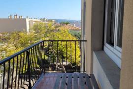 A Cosy 85 M2 Flat With 3 Bedrooms, Terrace And Private Parking Space, At The Foot Of Mont Saint-Clair. A Cosy 85 M2 Flat With 3 Bedrooms, Terrace And Private Parking Space, At The Foot Of Mont Saint-Clair.