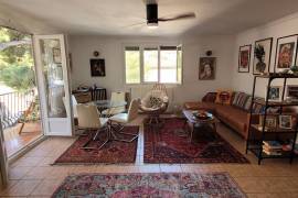 A Cosy 85 M2 Flat With 3 Bedrooms, Terrace And Private Parking Space, At The Foot Of Mont Saint-Clair. A Cosy 85 M2 Flat With 3 Bedrooms, Terrace And Private Parking Space, At The Foot Of Mont Saint-Clair.