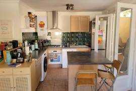 A Cosy 85 M2 Flat With 3 Bedrooms, Terrace And Private Parking Space, At The Foot Of Mont Saint-Clair. A Cosy 85 M2 Flat With 3 Bedrooms, Terrace And Private Parking Space, At The Foot Of Mont Saint-Clair.