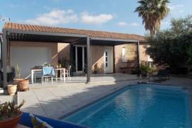 Single Storey Villa Offering 122 M2 Living Space With 4 Bedrooms On An Enclosed Plot Of 600 M2 With Terraces, Pool And Views