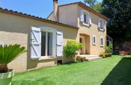 Charming Detached Villa Offering 146 M2 Of Living Space, 4 Bedrooms, 3 Bathrooms, On A 690 M2 Plot With Heated Swimming Pool.