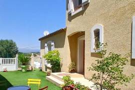 Charming Detached Villa Offering 146 M2 Of Living Space, 4 Bedrooms, 3 Bathrooms, On A 690 M2 Plot With Heated Swimming Pool. Charming Detached Villa Offering 146 M2 Of Living Space, 4 Bedrooms, 3 Bathrooms, On A 690 M2 Plot With Heated Swimming Pool.