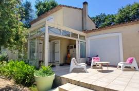 Charming Detached Villa Offering 146 M2 Of Living Space, 4 Bedrooms, 3 Bathrooms, On A 690 M2 Plot With Heated Swimming Pool. Charming Detached Villa Offering 146 M2 Of Living Space, 4 Bedrooms, 3 Bathrooms, On A 690 M2 Plot With Heated Swimming Pool.