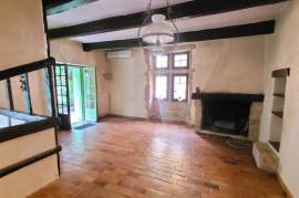 A Large Stone House With 145 M2 Of Living Space In The Heart Of The Historic Centre, Featuring A Beautiful Courtyard And Tree-Lined Garden Of Almost 200 M2. A Large Stone House With 145 M2 Of Living Space In The Heart Of The Historic Centre, Featuring A Beautiful Courtyard And Tree-Lined Garden Of Almost 200 M2.