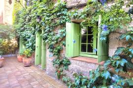 A Large Stone House With 145 M2 Of Living Space In The Heart Of The Historic Centre, Featuring A Beautiful Courtyard And Tree-Lined Garden Of Almost 200 M2. A Large Stone House With 145 M2 Of Living Space In The Heart Of The Historic Centre, Featuring A Beautiful Courtyard And Tree-Lined Garden Of Almost 200 M2.
