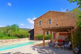Stunning Stone Barn, Entirely Renovated To The Highest Standards, Offering 217 M2 Of Living Space With 6 Bedrooms And 4 Bathrooms On A 1520 M2 Landscapted Plot With Pool And Peaceful Setting. Rare