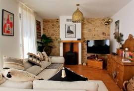 Stunning Stone Barn, Entirely Renovated To The Highest Standards, Offering 217 M2 Of Living Space With 6 Bedrooms And 4 Bathrooms On A 1520 M2 Landscapted Plot With Pool And Peaceful Setting. Rare Stunning Stone Barn, Entirely Renovated To The Highest Standards, Offering 217 M2 Of Living Space With 6 Bedrooms And 4 Bathrooms On A 1520 M2 Landscapted Plot With Pool And Peaceful Setting. Rare