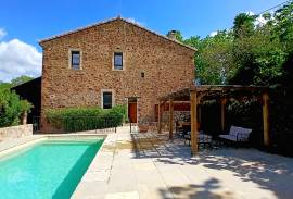 Stunning Stone Barn, Entirely Renovated To The Highest Standards, Offering 217 M2 Of Living Space With 6 Bedrooms And 4 Bathrooms On A 1520 M2 Landscapted Plot With Pool And Peaceful Setting. Rare Stunning Stone Barn, Entirely Renovated To The Highest Standards, Offering 217 M2 Of Living Space With 6 Bedrooms And 4 Bathrooms On A 1520 M2 Landscapted Plot With Pool And Peaceful Setting. Rare