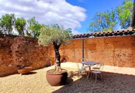 Stunning Stone Barn, Entirely Renovated To The Highest Standards, Offering 217 M2 Of Living Space With 6 Bedrooms And 4 Bathrooms On A 1520 M2 Landscapted Plot With Pool And Peaceful Setting. Rare Stunning Stone Barn, Entirely Renovated To The Highest Standards, Offering 217 M2 Of Living Space With 6 Bedrooms And 4 Bathrooms On A 1520 M2 Landscapted Plot With Pool And Peaceful Setting. Rare