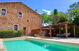 Stunning Stone Barn, Entirely Renovated To The Highest Standards, Offering 217 M2 Of Living Space With 6 Bedrooms And 4 Bathrooms On A 1520 M2 Landscapted Plot With Pool And Peaceful Setting. Rare Stunning Stone Barn, Entirely Renovated To The Highest Standards, Offering 217 M2 Of Living Space With 6 Bedrooms And 4 Bathrooms On A 1520 M2 Landscapted Plot With Pool And Peaceful Setting. Rare