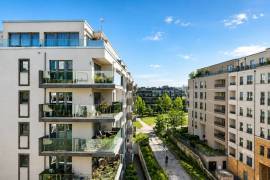 Vacant 4-room apartment with two balconies near Potsdamer Platz and Gleisdreieck Vacant 4-room apartment with two balconies near Potsdamer Platz and Gleisdreieck