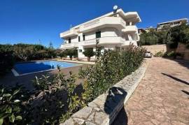 3-storey Villa for sale in Berdenesh