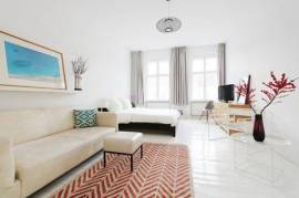 506 | Charming 2 bedroom apartment on Marienburger Strasse Featured