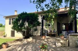 Contemporary 105 m2 Home with Mature Garden and Heated Swimming Pool, Just 3.9 km from Ruffec - €207400