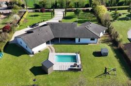 Stunning 5-Bedroom Villa With Swimming Pool - Between Ruffec and Verteuil-sur-Charente - €399,950