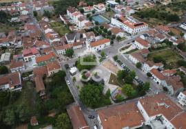 Versatile Commercial Space in the Center of Avelar with Two Independent Articles Versatile Commercial Space in the Center of Avelar with Two Independent Articles