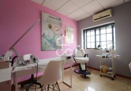 Versatile Commercial Space in the Center of Avelar with Two Independent Articles Versatile Commercial Space in the Center of Avelar with Two Independent Articles