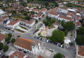 Versatile Commercial Space in the Center of Avelar with Two Independent Articles Versatile Commercial Space in the Center of Avelar with Two Independent Articles