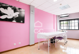 Versatile Commercial Space in the Center of Avelar with Two Independent Articles Versatile Commercial Space in the Center of Avelar with Two Independent Articles