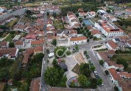 Versatile Commercial Space in the Center of Avelar with Two Independent Articles Versatile Commercial Space in the Center of Avelar with Two Independent Articles