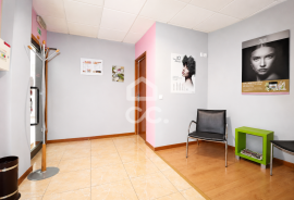 Versatile Commercial Space in the Center of Avelar with Two Independent Articles Versatile Commercial Space in the Center of Avelar with Two Independent Articles
