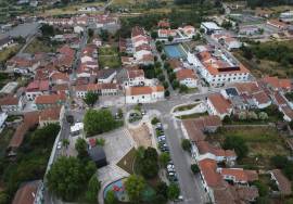 Versatile Commercial Space in the Center of Avelar with Two Independent Articles Versatile Commercial Space in the Center of Avelar with Two Independent Articles
