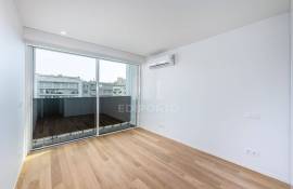 New 2 Bedroom Apartment with Balcony and 2 Parking Spaces in Matosinhos Sul