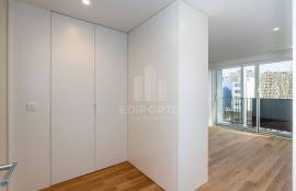 New 2 Bedroom Apartment with Balcony and 2 Parking Spaces in Matosinhos Sul