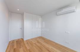 New 2 Bedroom Apartment with Balcony and 2 Parking Spaces in Matosinhos Sul