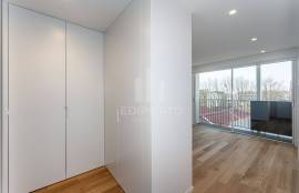 New 2 Bedroom Apartment with Balcony and 2 Parking Spaces in Matosinhos Sul