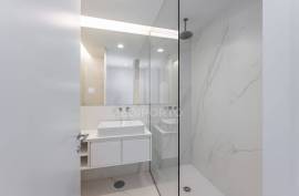 New 2 Bedroom Apartment with Balcony and 2 Parking Spaces in Matosinhos Sul