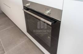 New 2 Bedroom Apartment with Balcony and 2 Parking Spaces in Matosinhos Sul