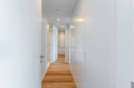 New 2 Bedroom Apartment with Balcony and 2 Parking Spaces in Matosinhos Sul