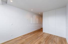 New 2 Bedroom Apartment with Balcony and 2 Parking Spaces in Matosinhos Sul