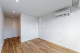 New 2 Bedroom Apartment with Balcony and 2 Parking Spaces in Matosinhos Sul