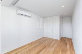 New 2 Bedroom Apartment with Balcony and 2 Parking Spaces in Matosinhos Sul