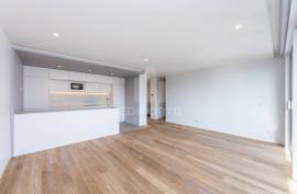 New 2 Bedroom Apartment with Balcony and 2 Parking Spaces in Matosinhos Sul