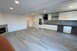 Apartamento T4 usado com 120 m² em Amora, Seixal, Setúbal. Apartamento T4 usado com 120 m² em Amora, Seixal, Setúbal.