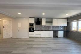 Apartamento T4 usado com 120 m² em Amora, Seixal, Setúbal.