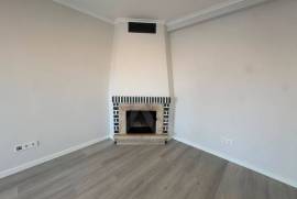 Apartamento T4 usado com 120 m² em Amora, Seixal, Setúbal. Apartamento T4 usado com 120 m² em Amora, Seixal, Setúbal.