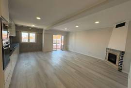 Apartamento T4 usado com 120 m² em Amora, Seixal, Setúbal. Apartamento T4 usado com 120 m² em Amora, Seixal, Setúbal.