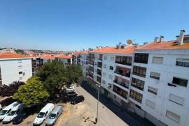 Apartamento T4 usado com 120 m² em Amora, Seixal, Setúbal. Apartamento T4 usado com 120 m² em Amora, Seixal, Setúbal.