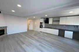 Apartamento T4 usado com 120 m² em Amora, Seixal, Setúbal. Apartamento T4 usado com 120 m² em Amora, Seixal, Setúbal.