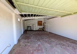 Move-In Ready 4-Bed Family Villa with Annex & Garage